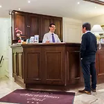 Austin's Arts Et Metiers Hotel